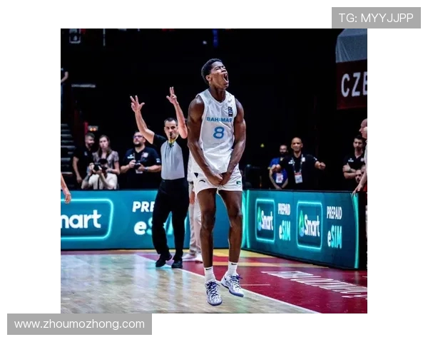 年轻人埃奇库姆精彩反击1打2上篮得手 轰下本届新秀首个30+得分表现 年轻人埃奇库姆精彩反击1打2上篮得手 轰下本届新秀首个30+得分表现